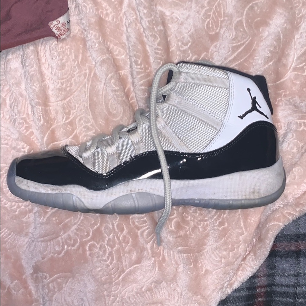 left concord sneaker